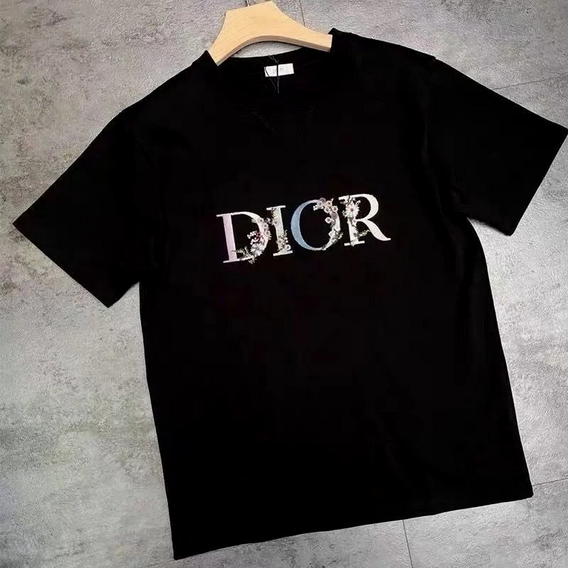 Dior Black Distressed-Logo Tee Review: How the Logo Reads at 0.5 m, 2 m and Across a Room